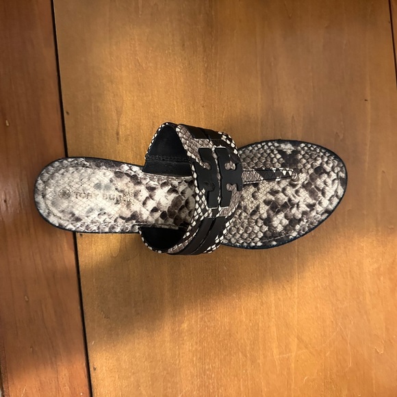 Worn maybe 4 times. Comes w box. - Picture 3 of 5